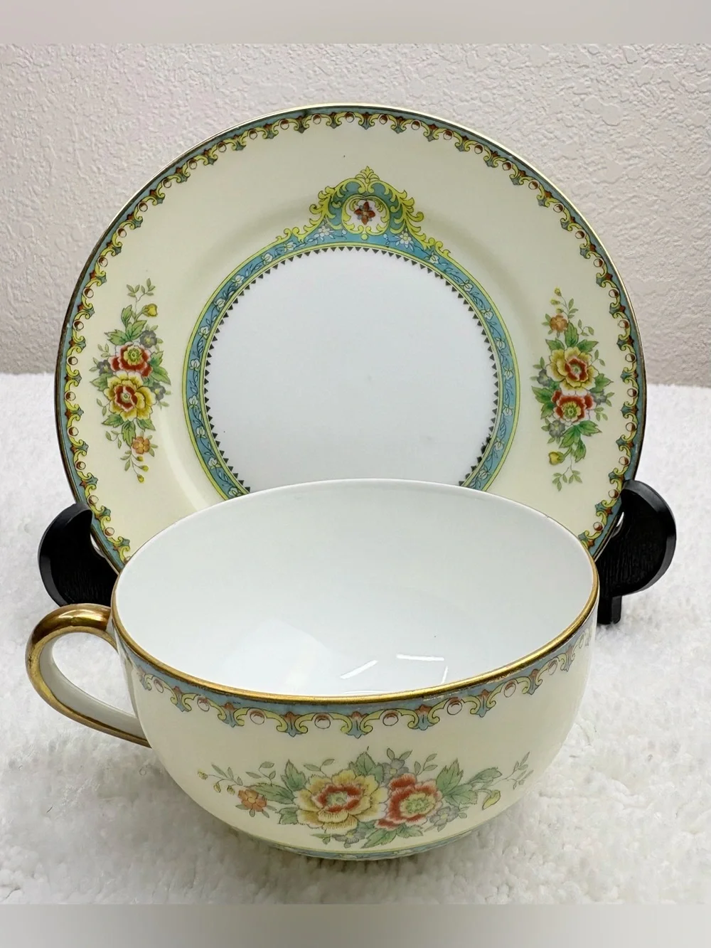 Antique Noritake M China from 1918, Features a Hand-Painted Floral Design.